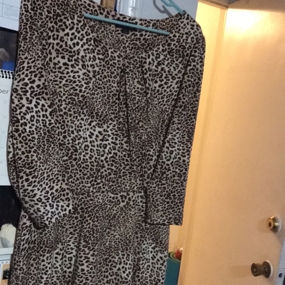 TAHARI leopard dress -LongSleeve  size 6